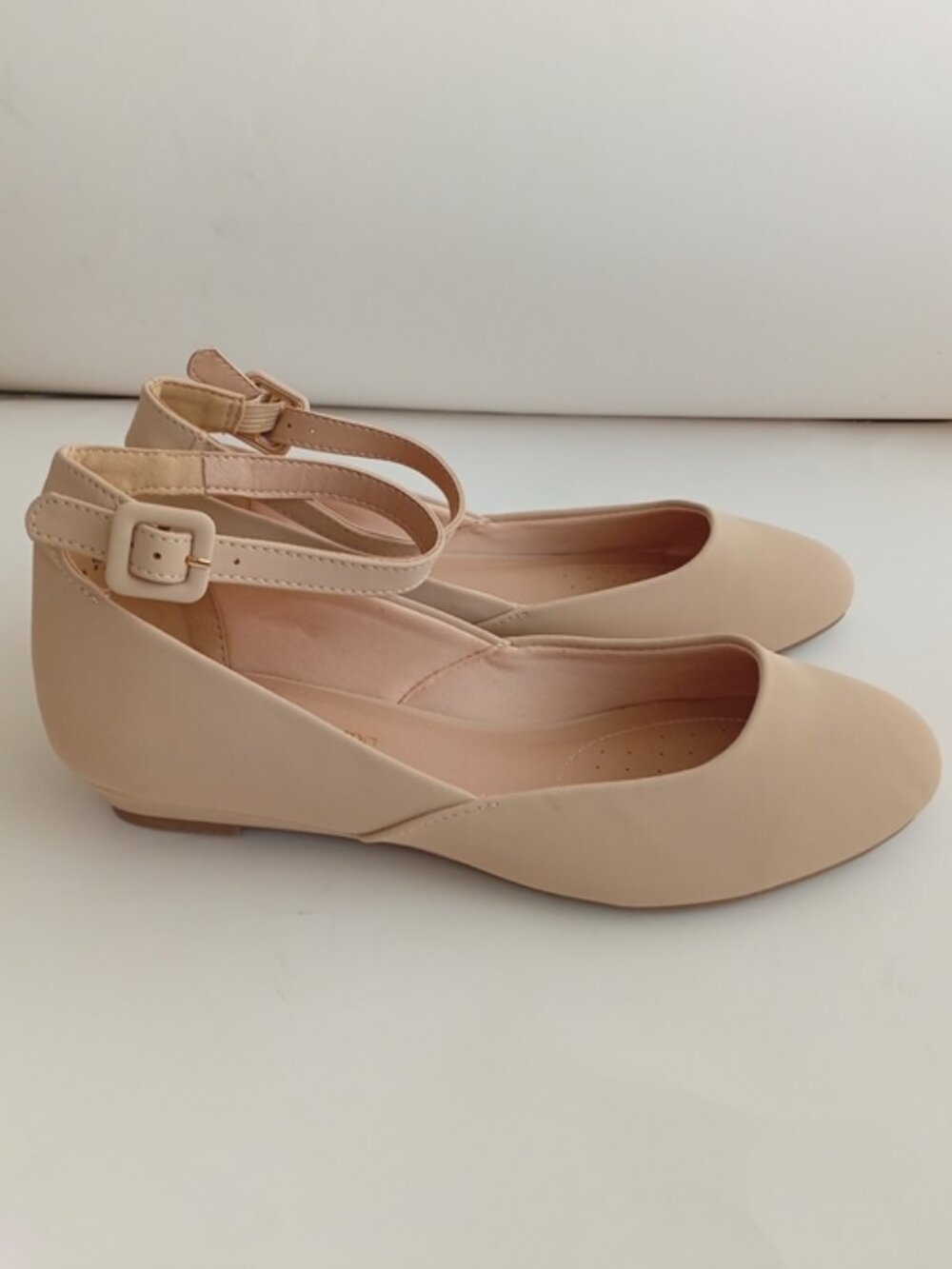 Dream Pairs Nude Ankle-Strap Round-Toe Flats – Women’s Size 9 – New Without Tags